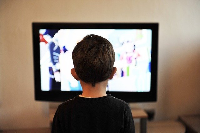 【画像】今や小学生でも「テレビは洗脳ツール」と理解し始めている →「素晴らしい！」「先生はこどもから学んで欲しい」