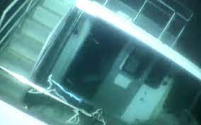 【知床船事故】海底から吊り上げられた『カズワン』→ 船体にとんでもない物が発見されてしまう…